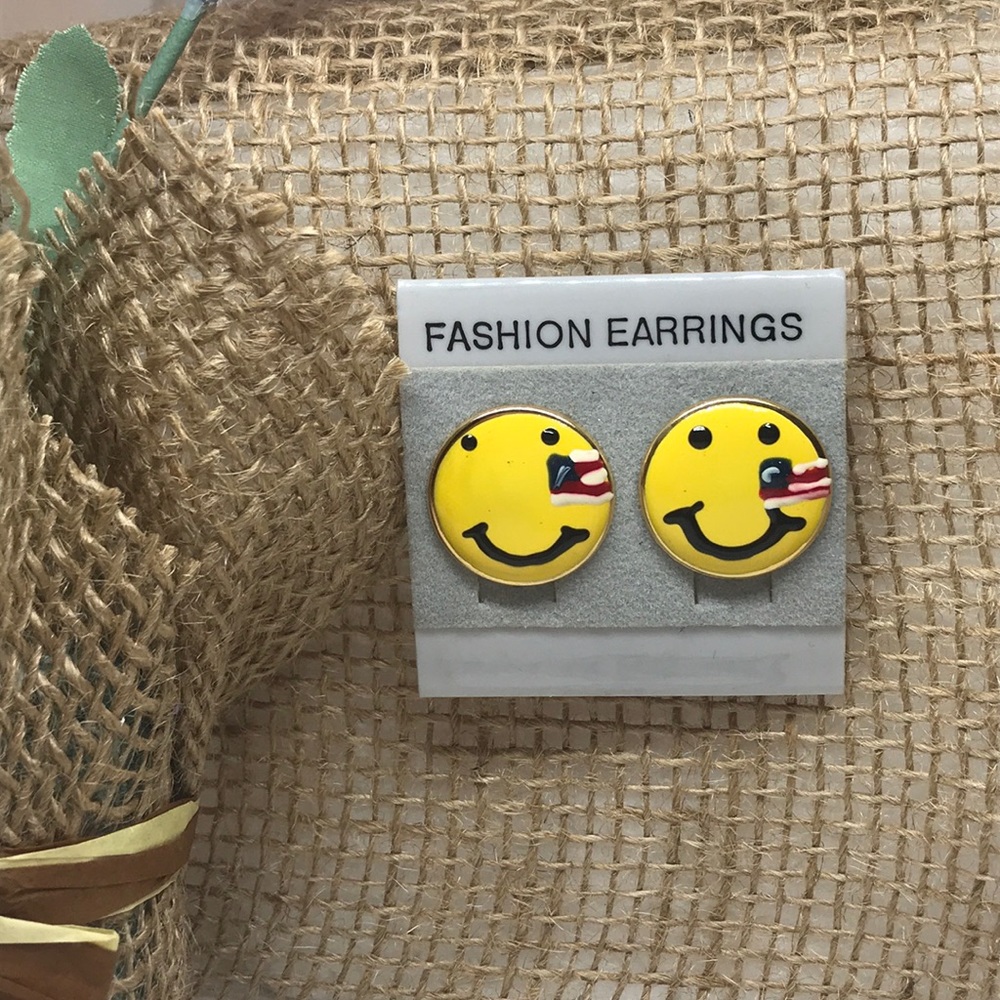 💛Happy face earrings